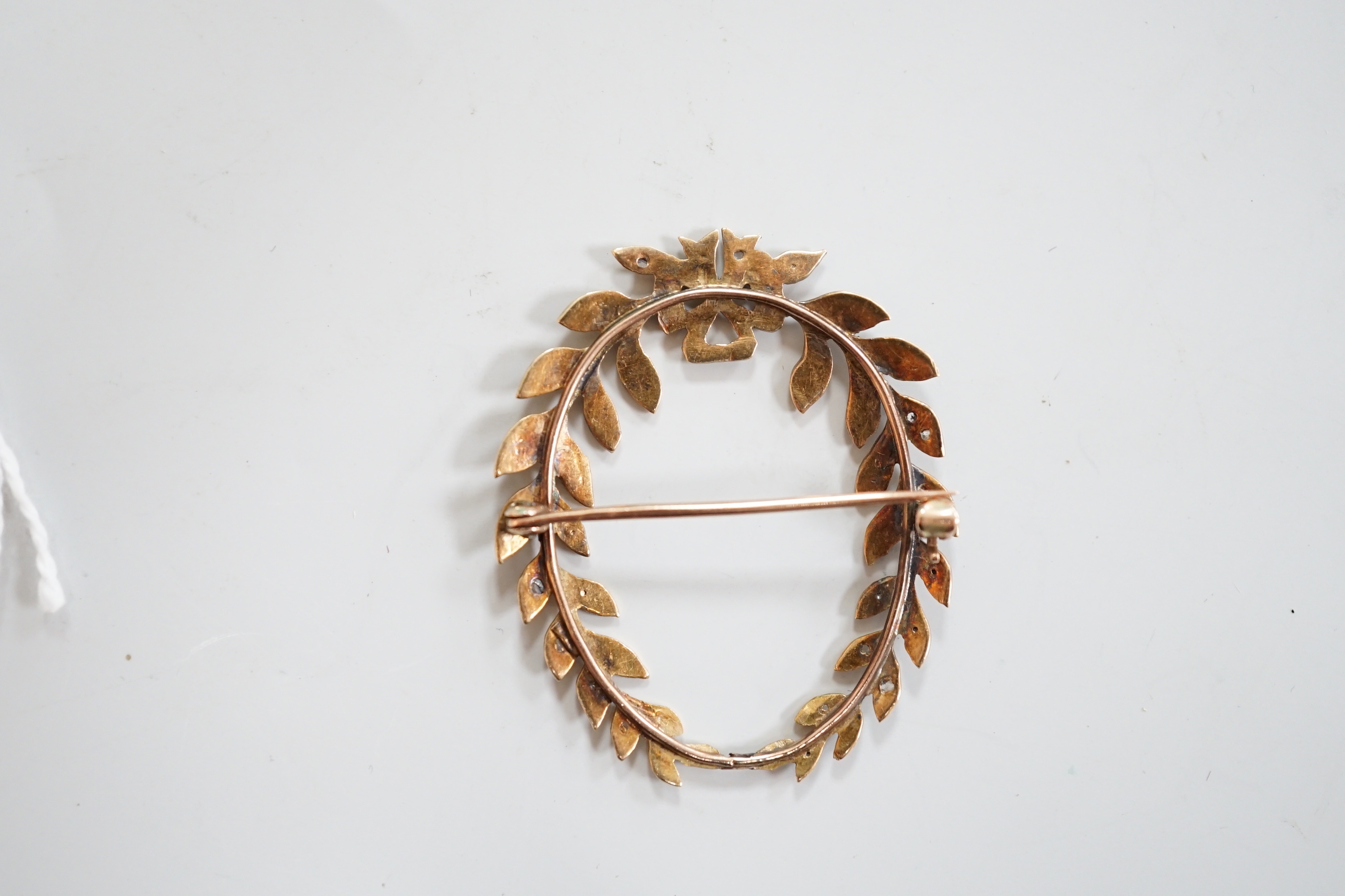An early 20th century yellow metal and rose cut diamond set oval open work wreath brooch, 40mm, gross weight 5.1 grams.
